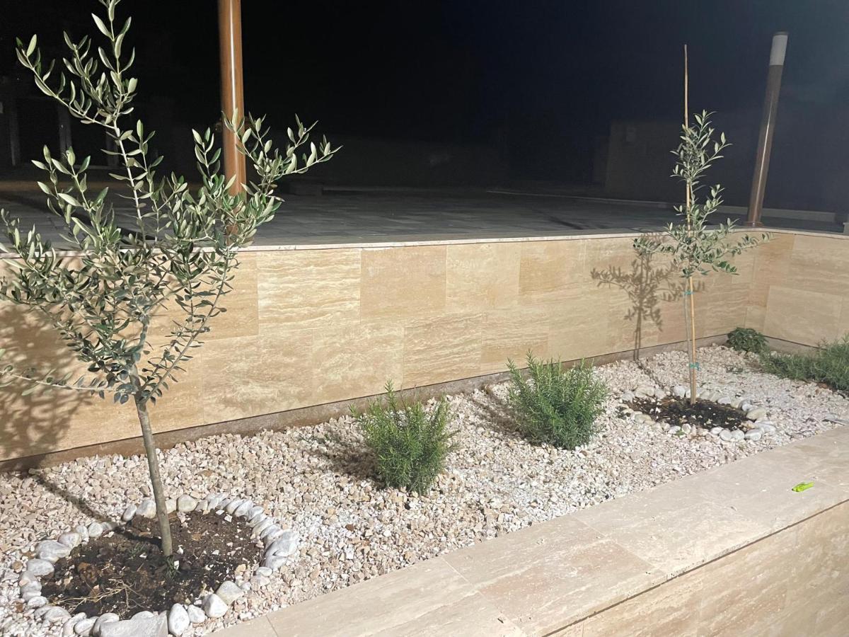 Vila Regina Apartment Rex With Swimming Pool Jezera Εξωτερικό φωτογραφία