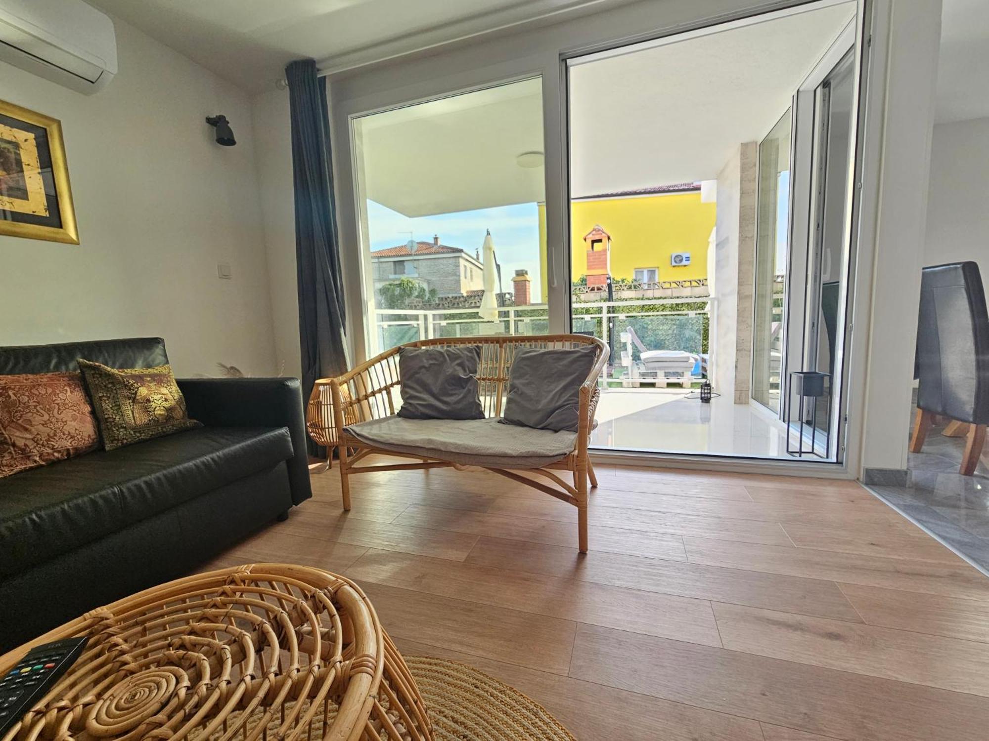 Vila Regina Apartment Rex With Swimming Pool Jezera Εξωτερικό φωτογραφία