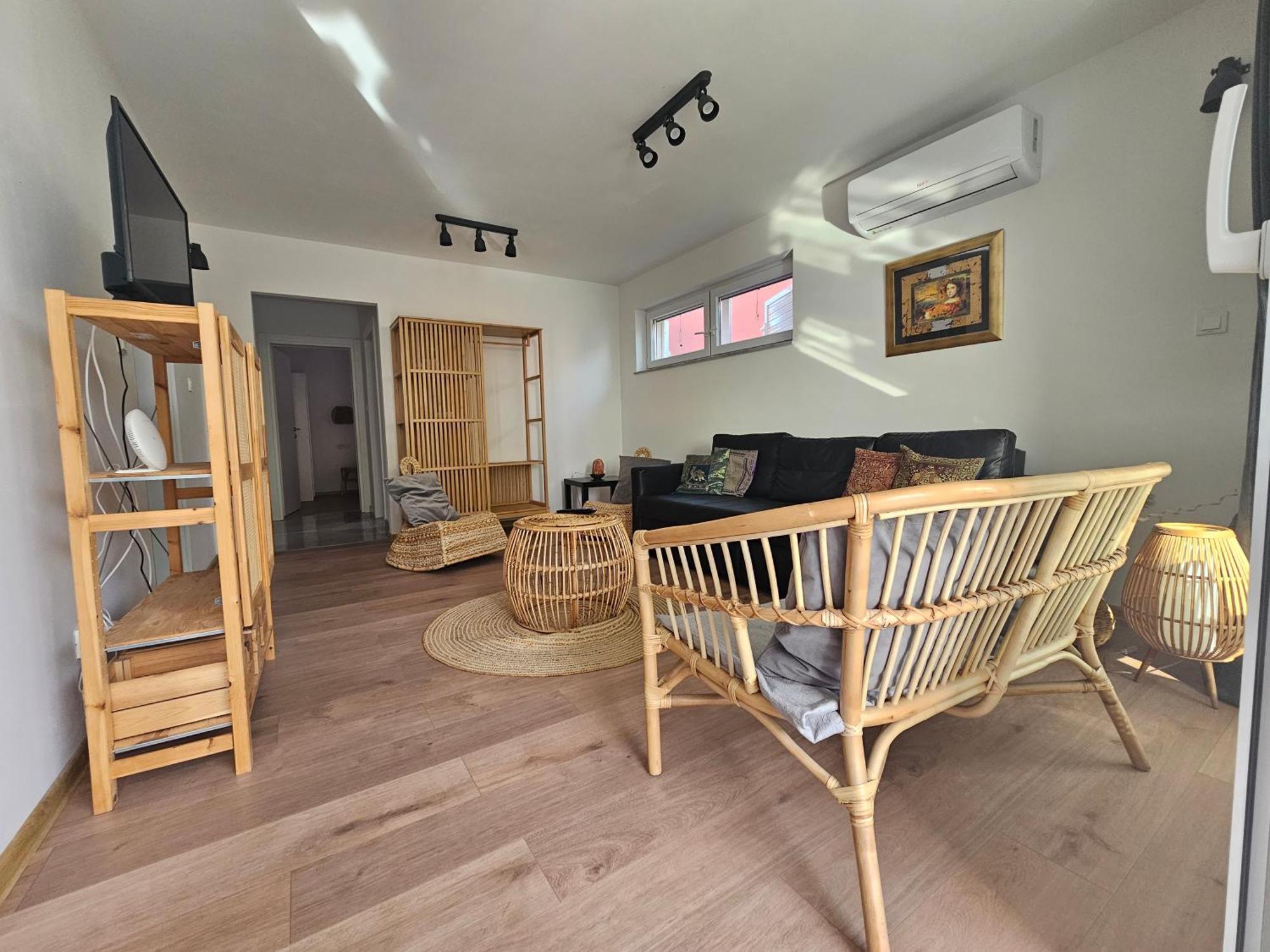 Vila Regina Apartment Rex With Swimming Pool Jezera Εξωτερικό φωτογραφία