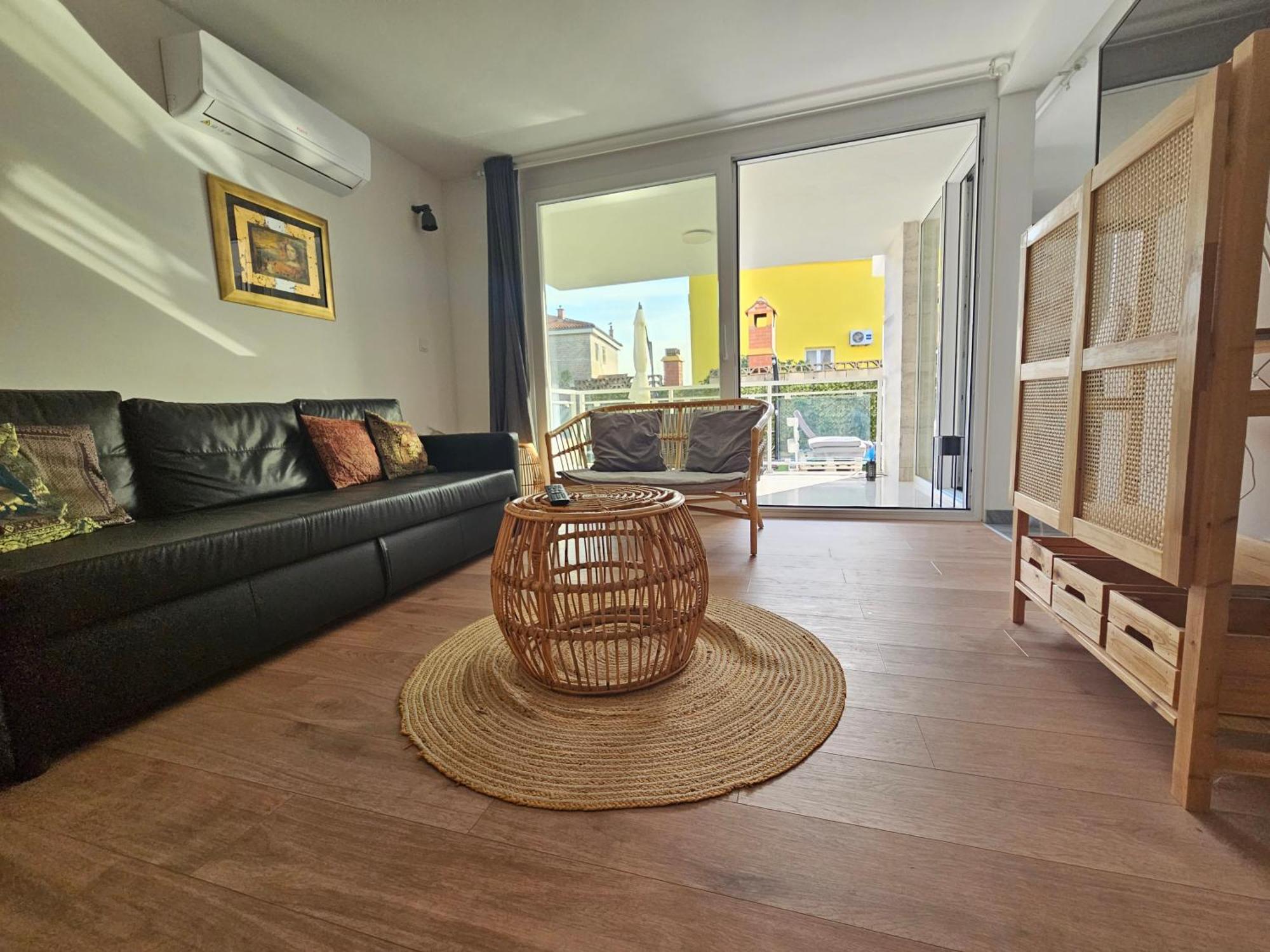 Vila Regina Apartment Rex With Swimming Pool Jezera Εξωτερικό φωτογραφία