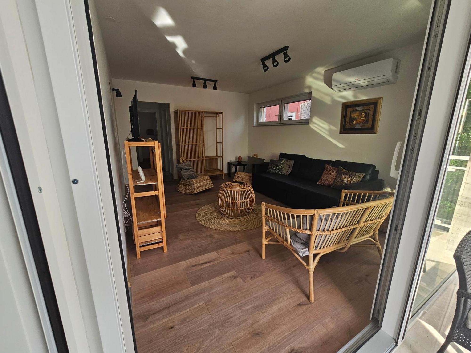 Vila Regina Apartment Rex With Swimming Pool Jezera Εξωτερικό φωτογραφία