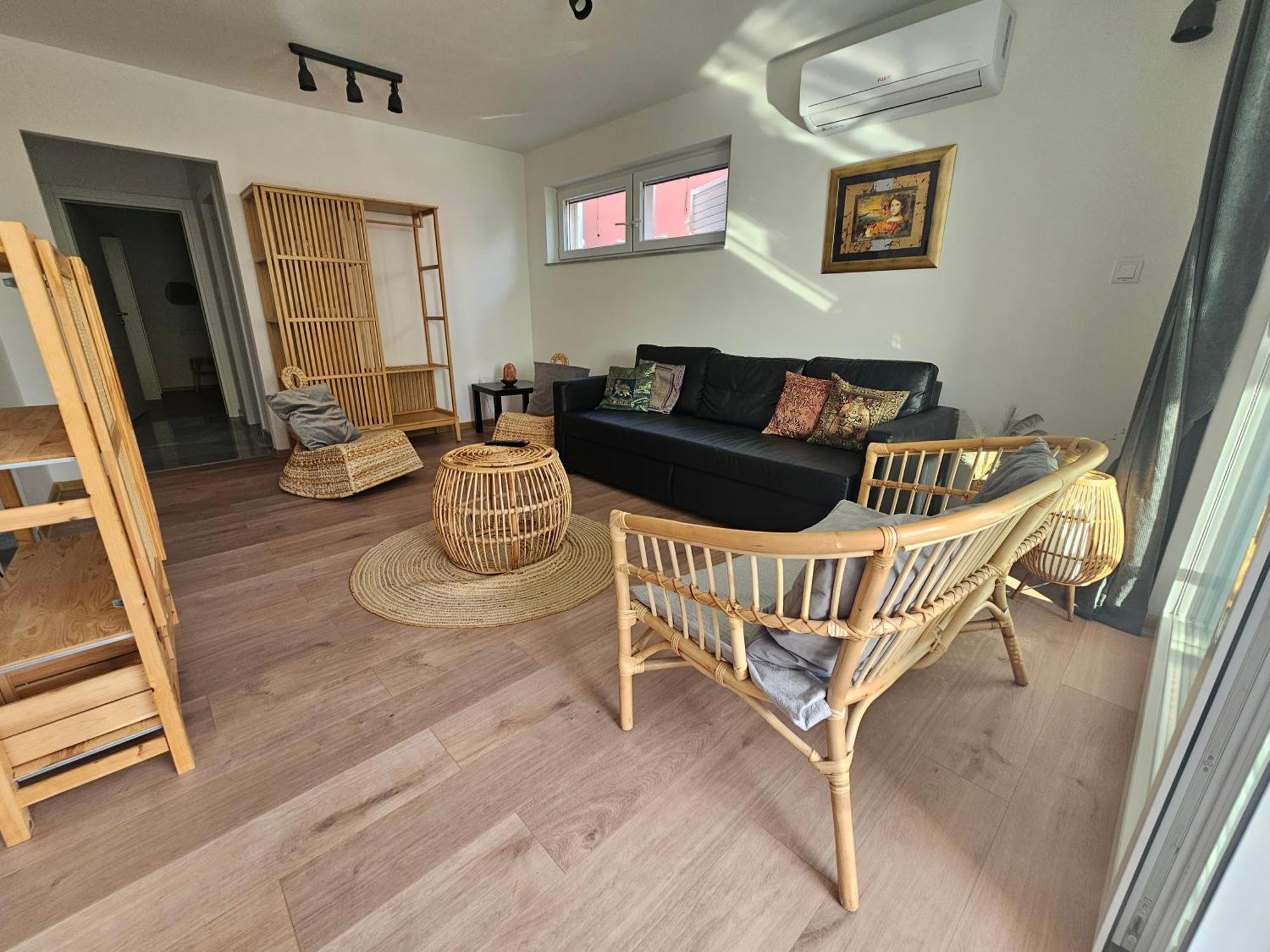 Vila Regina Apartment Rex With Swimming Pool Jezera Εξωτερικό φωτογραφία