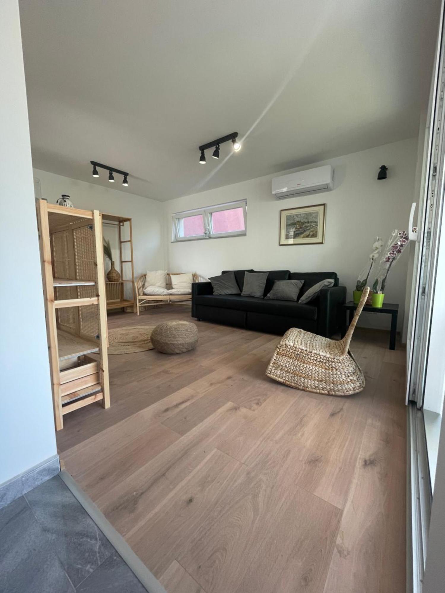 Vila Regina Apartment Rex With Swimming Pool Jezera Εξωτερικό φωτογραφία